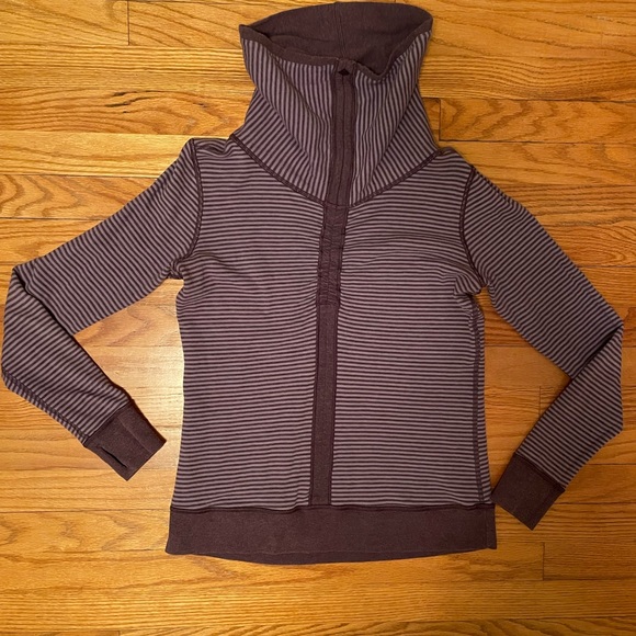 Lululemon Sweater In a cinch, reversible - Picture 2 of 3